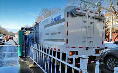 恒峰g22护栏洗濯车在西藏举行洗濯作业