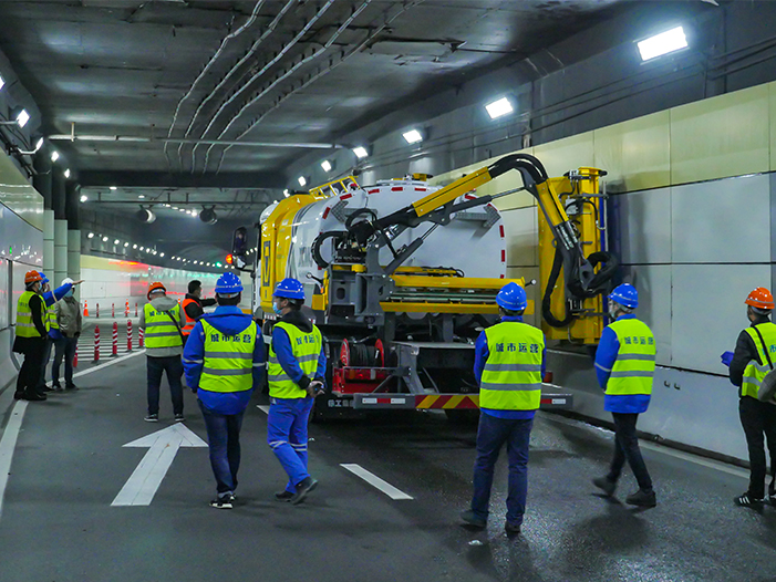 恒峰g22墙面洗濯车在上海打浦路隧道作业