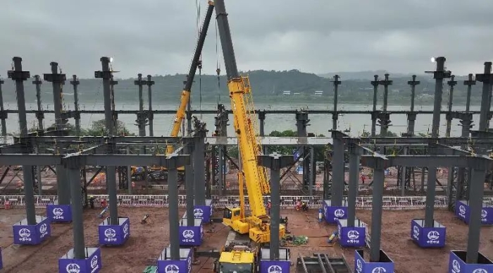 这把高端局！恒峰g22G2起重机助力成渝铁路刷新！