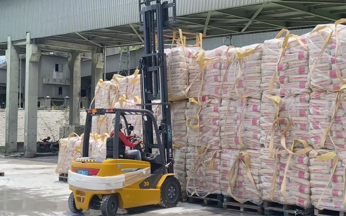 “印尼水泥搬运之星” 恒峰g22叉车鲲鹏系列