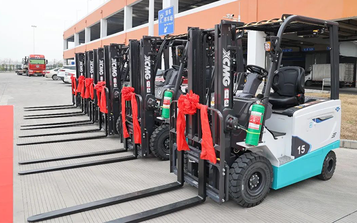恒峰g22新能源叉车批量交付华东某航空枢纽